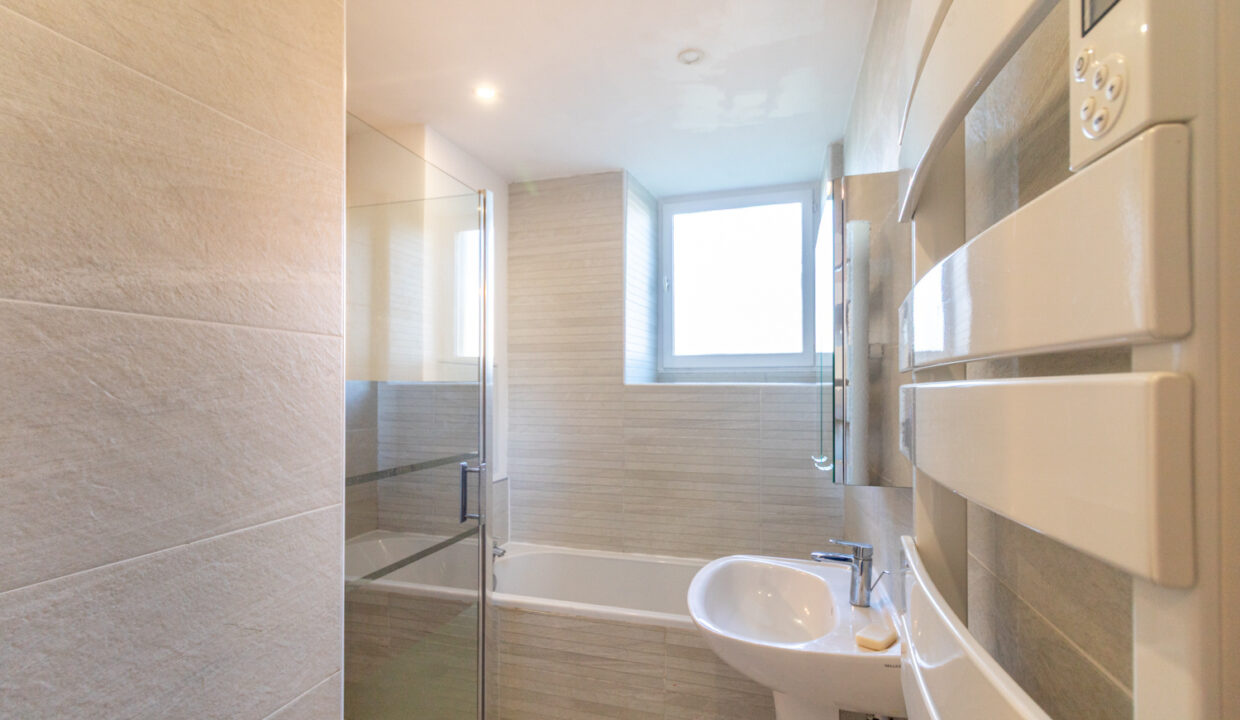 photo_036417aae9e7a5c3ede65c1f18138978