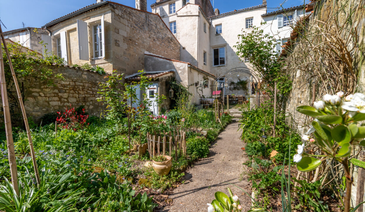 photo_fb68aac8d17a69ede1463eca249df1a4