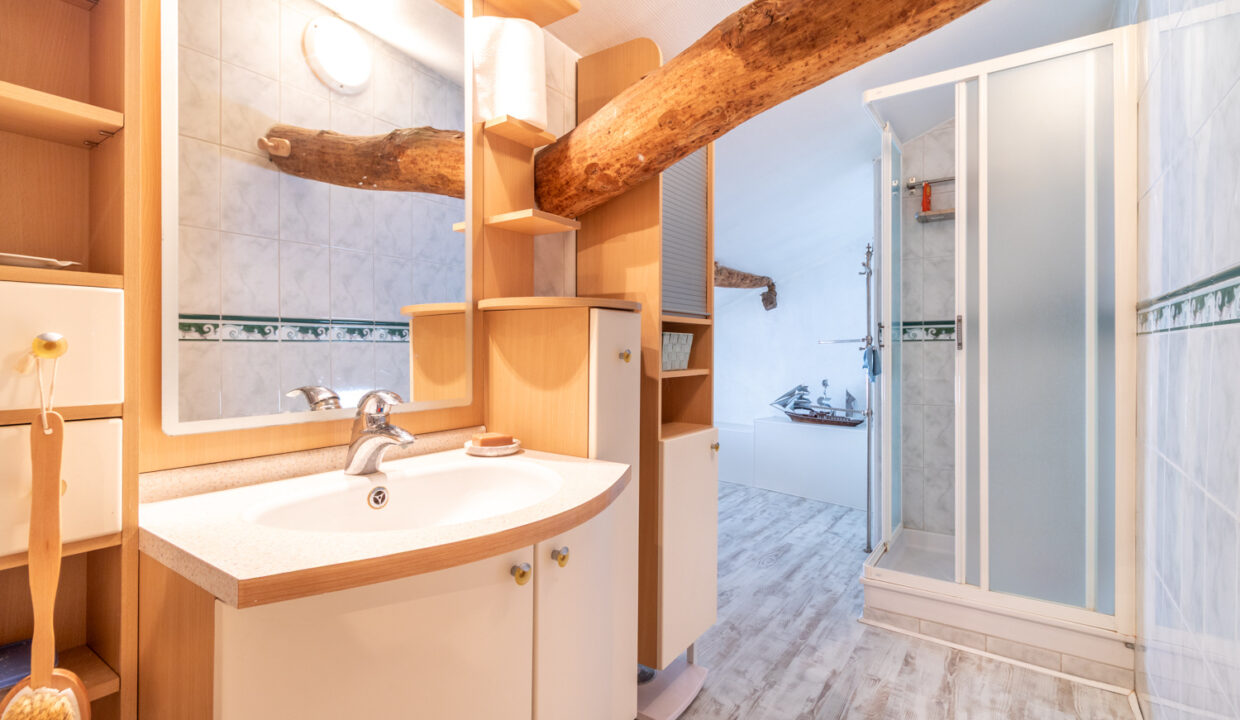 photo_68aa7d71abcda15705cde193f75484de