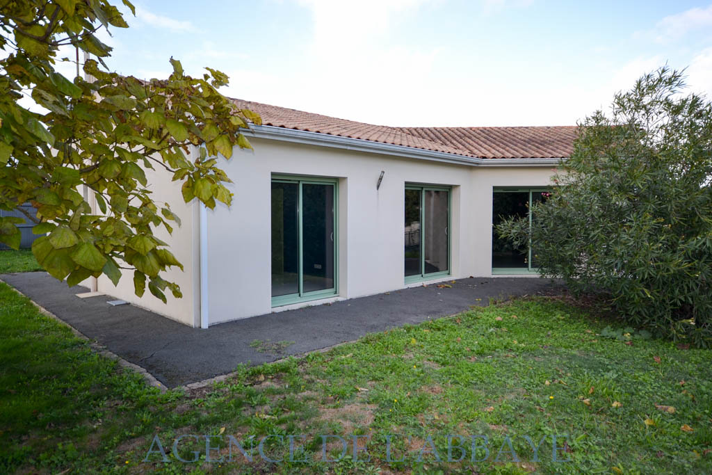 Maison 3 pièces 93 m² · à Varzay · 93 m² · 210 000 €